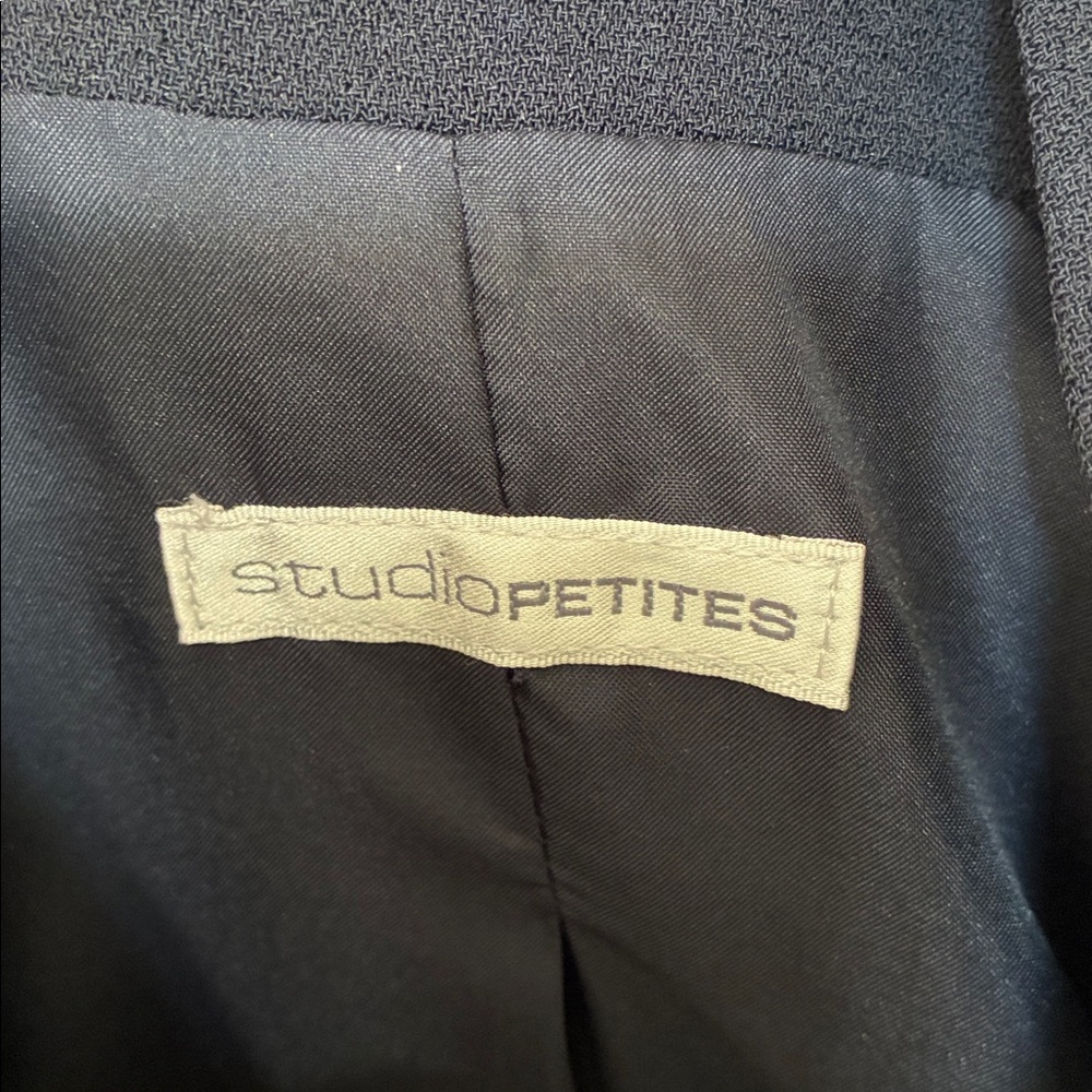 Laura Studio Petites Navy Blazer; Stitching Detail on Collar; Lined; Size: 12P - Picture 2 of 10